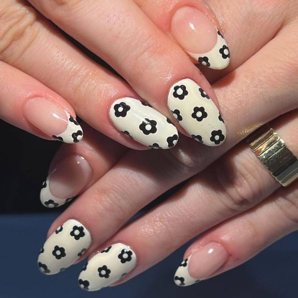 inspirasi model nail art bernuansa hitam-putih (instagram.com/vanityrojetcs)
