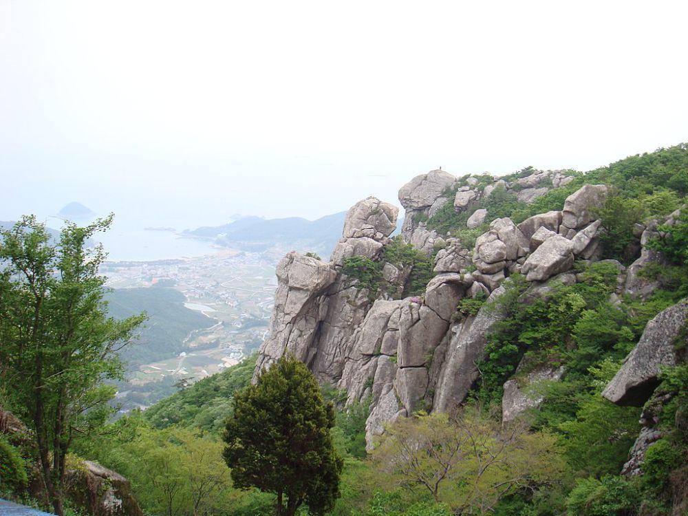 ilustrasi Gunung Geumsan (commons.wikimedia.org/RYU Cheol)