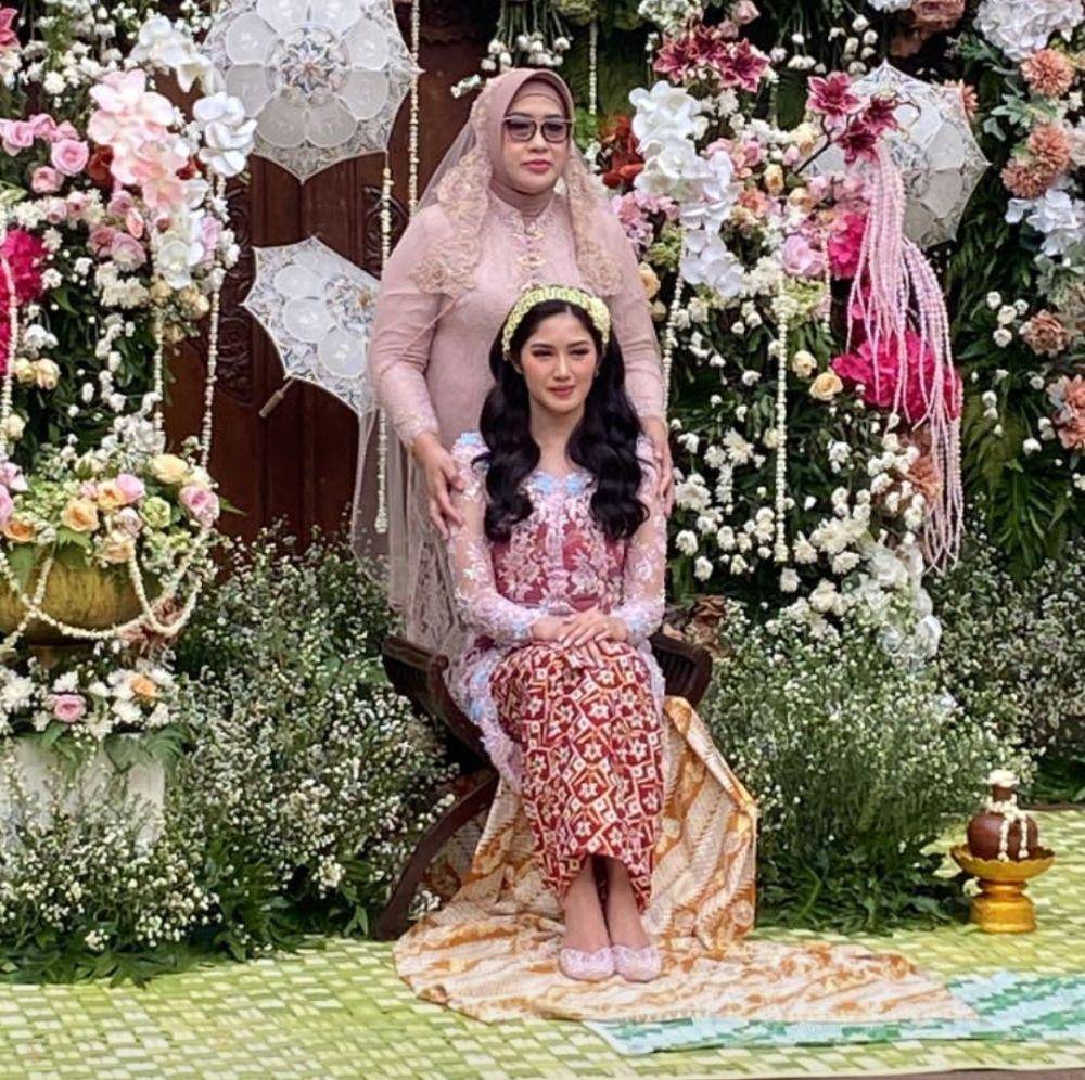 Pengajian dan siraman Ochi Rosdiana. (Instagram.com/olgavsrmakeup)
