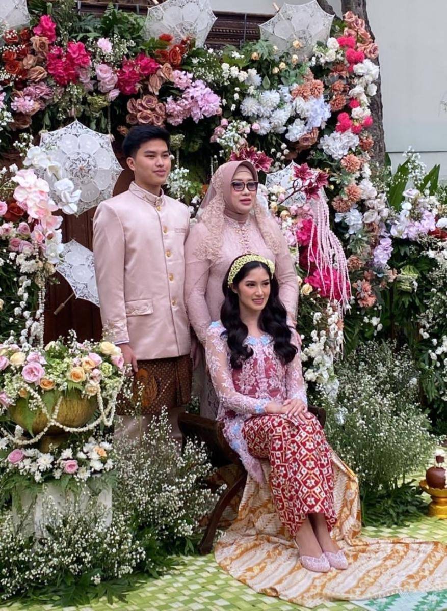 Pengajian dan siraman Ochi Rosdiana. (Instagram.com/olgavsrmakeup)