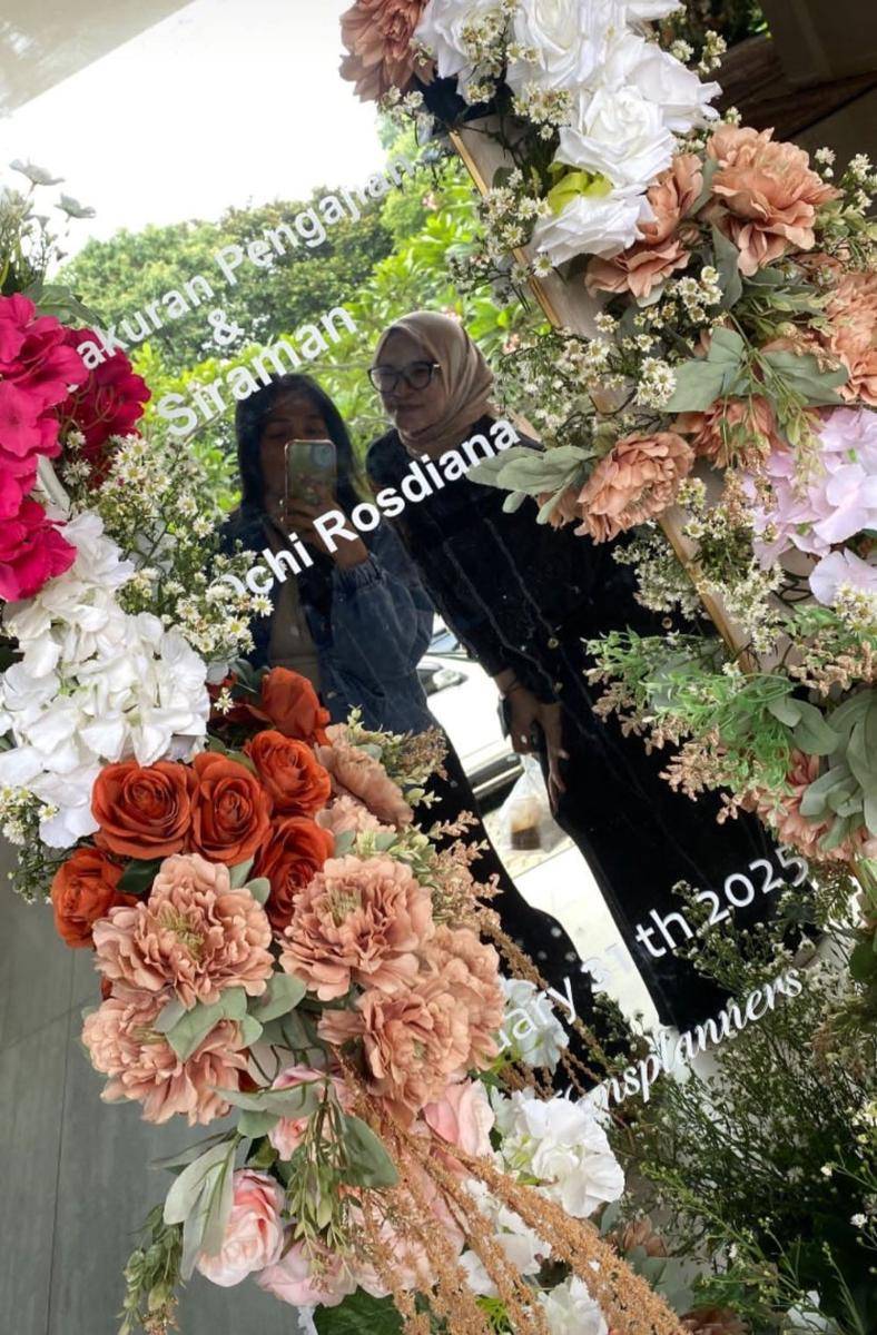 Pengajian dan siraman Ochi Rosdiana. (Instagram.com/olgavsrmakeup)