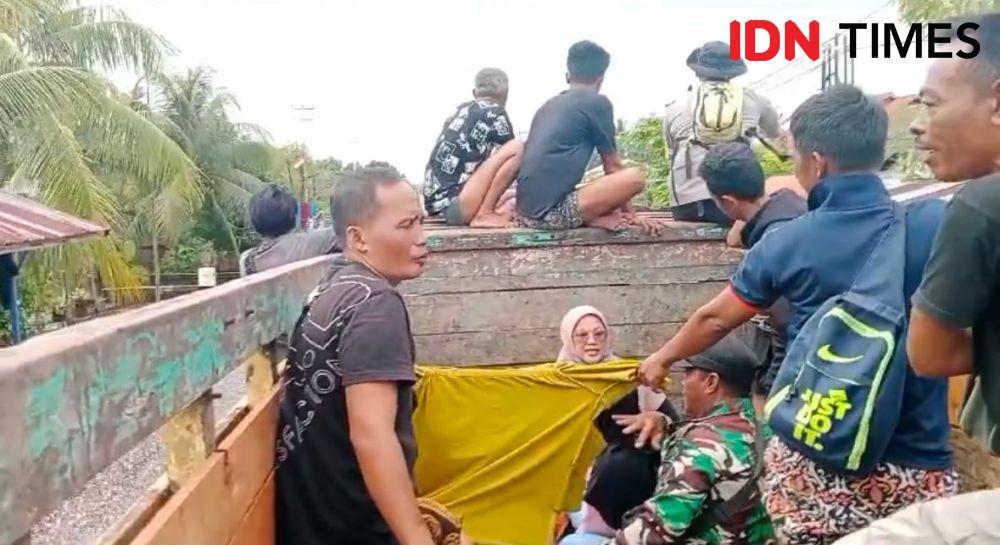 Ibu Hamil di Mempawah Melahirkan di Atas Truk saat Evakuasi Banjir