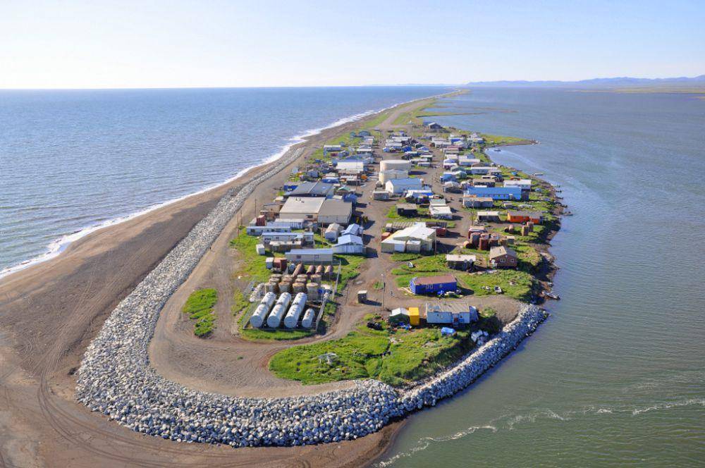 Kivalina, Alaska (commons.wikimedia.org/shorezone)