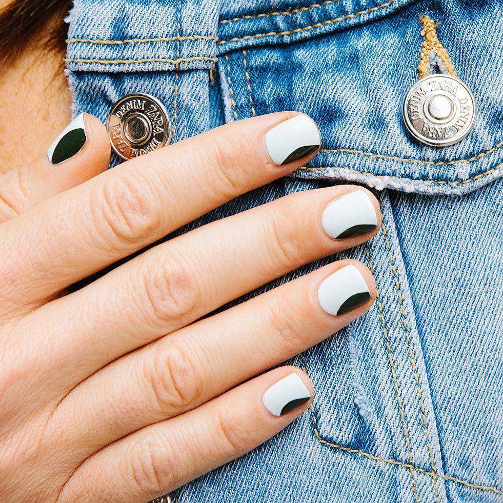 inspirasi model nail art bernuansa hitam-putih (instagram.com/paintboxnails)