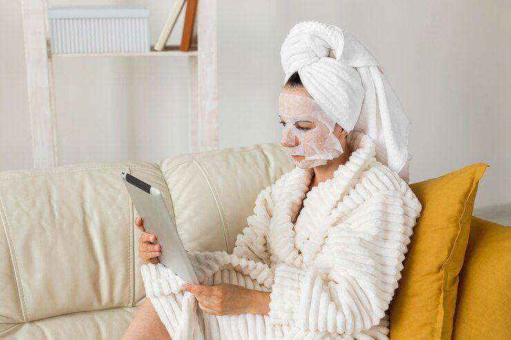 maskeran di rumah (freepik.com/freepik)