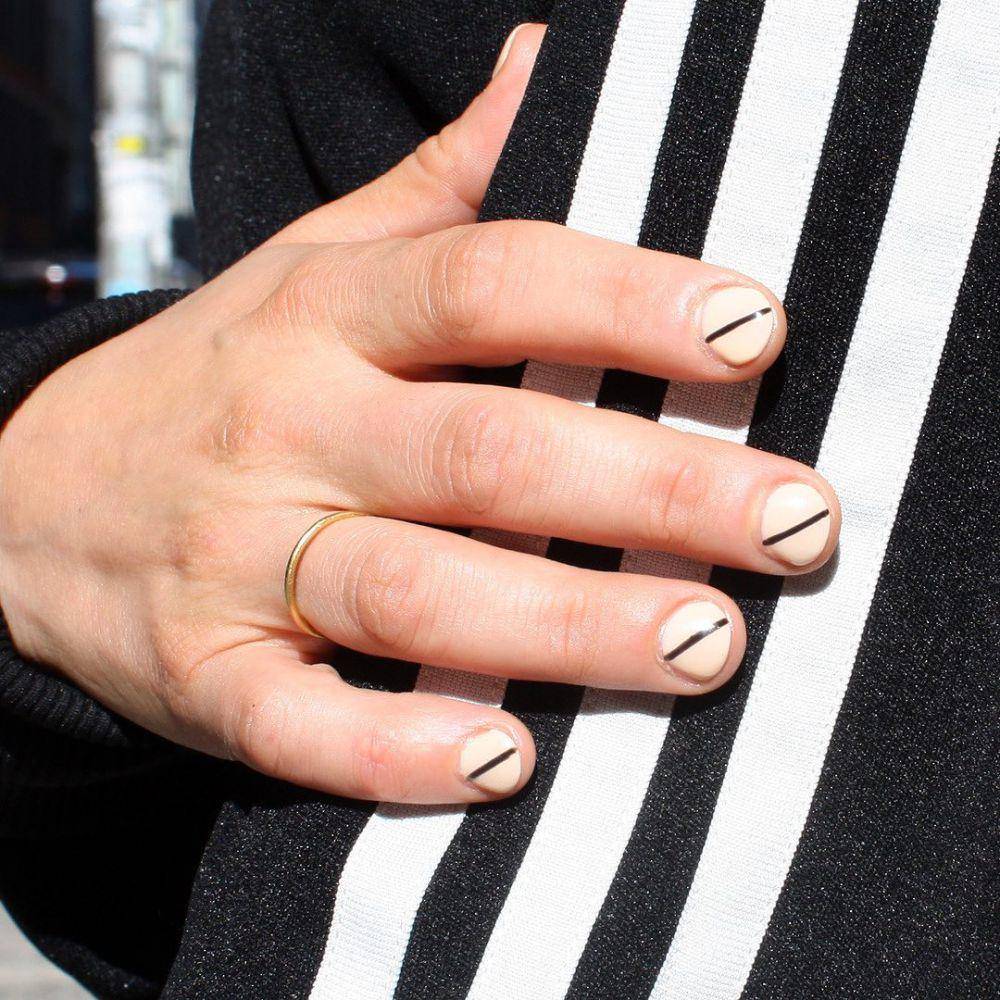 inspirasi model nail art bernuansa hitam-putih (instagram.com/paintboxnails)