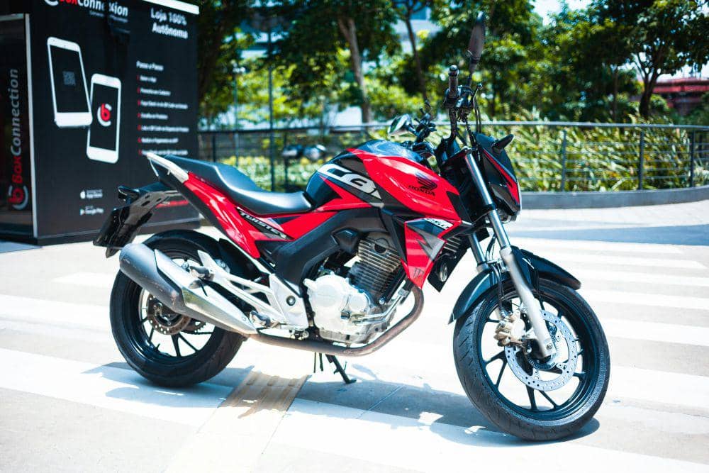 ilustrasi motor sport (pexels.com/Deybson Mallony)