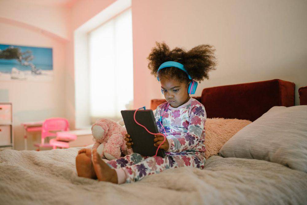 ilustrasi screen time (pexels.com/RDNE Stock project)