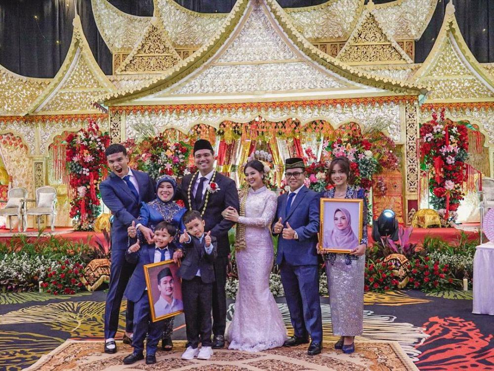 7 Dekorasi Pernikahan Frans Faisal, Mewah dengan Adat Minang