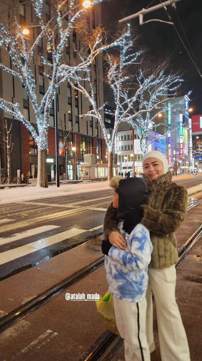 potret Tika Ramlan dan buah hati (instagram.com/tika_ramlan)