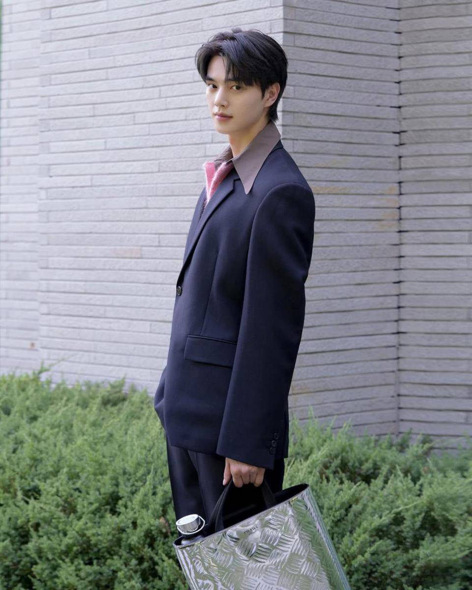 Song Kang (instagram.com/songkang_b)