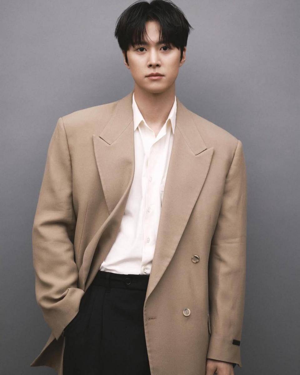 Gong Myung (instagram.com/0myoung_0526)