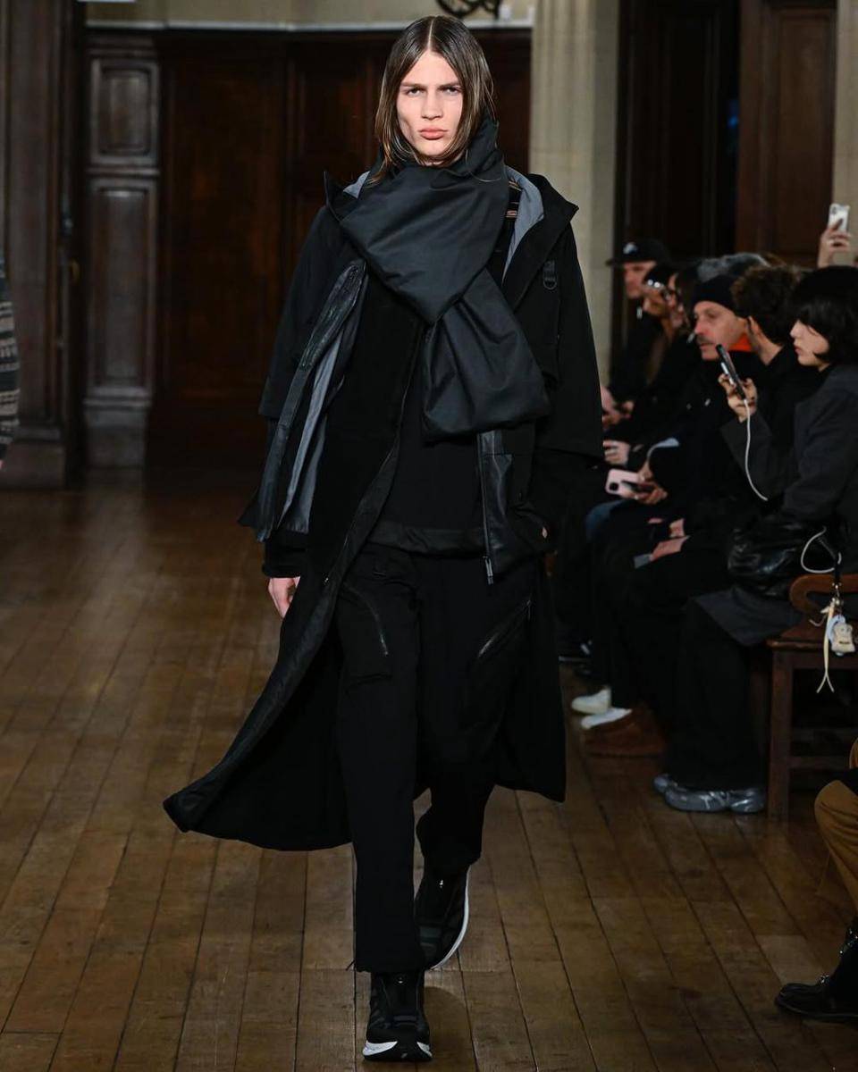 White Mountaineering F/W 2025-26 di Paris Fashion Week Menswear (instagram.com/whitemountaineering_official)