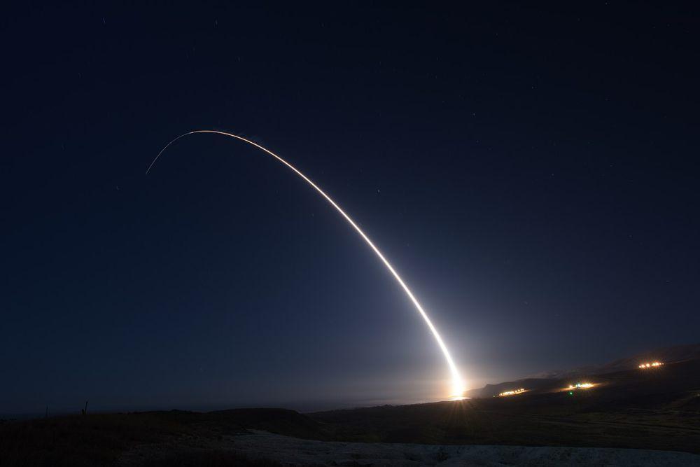 Ilustrasi peluncuran rudal balistik antarbenua yang dilakukan oleh Angkatan Udara Amerika Serikat pada tahun 2020. (Wikimedia Commons, U.S. Air Force photo by Michael Peterson)