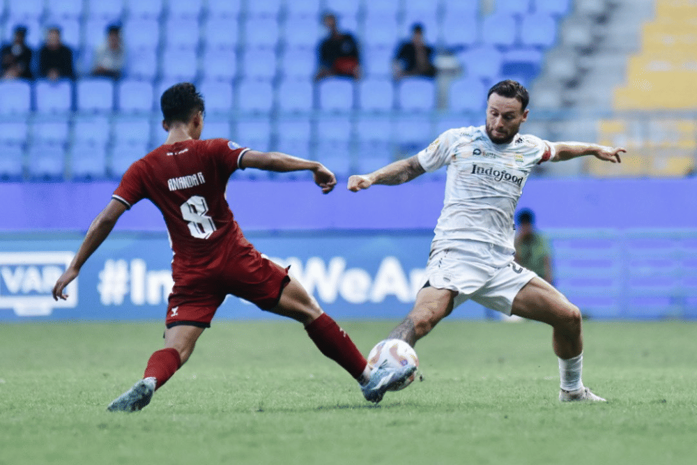 Salah satu momen pertandingan pekan ke-4 BRI Liga 1 2024/2025 antara PSM Makassar versus Persib Bandung yang berlangsung di Stadion Batakan Balikpapan, 11 September 2024. (Instagram.com/persib)