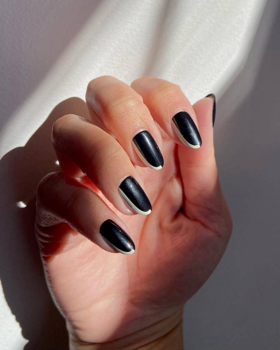 inspirasi model nail art bernuansa hitam-putih (instagram.com/paintboxnails)