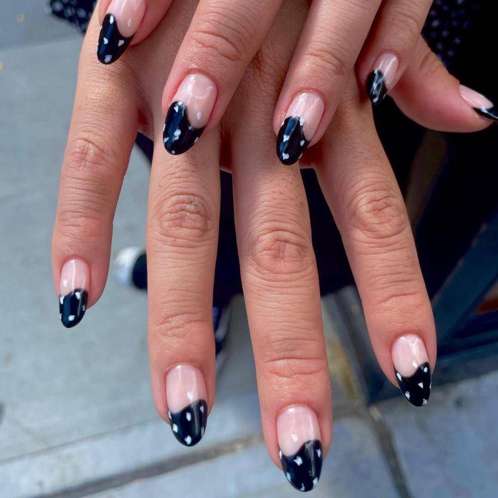 inspirasi model nail art bernuansa hitam-putih (instagram.com/paintboxnails)