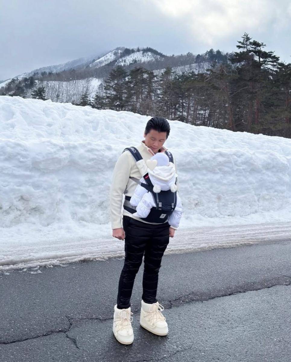 Syahrini dan Reino Barack kenalkan anak pada salju di Jepang (instagram.com/princessyahrini)