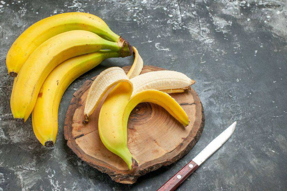 ilustrasi bahan membuat nagasari pisang (freepik.com/KamranAydinov)