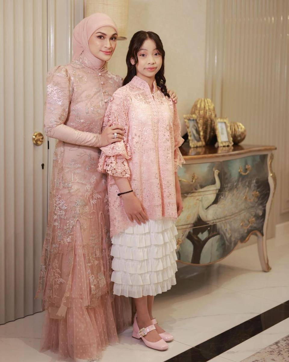 potret artis di resepsi Rasyid Rajasa (instagram.com/putri_zulhas)