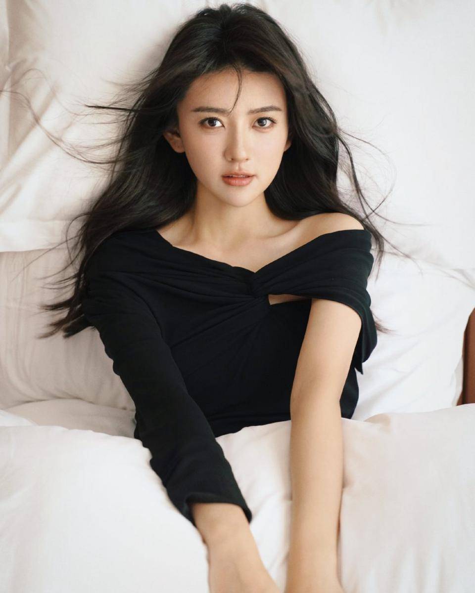 potret Liang Jie (weibo.com/梁洁Little)