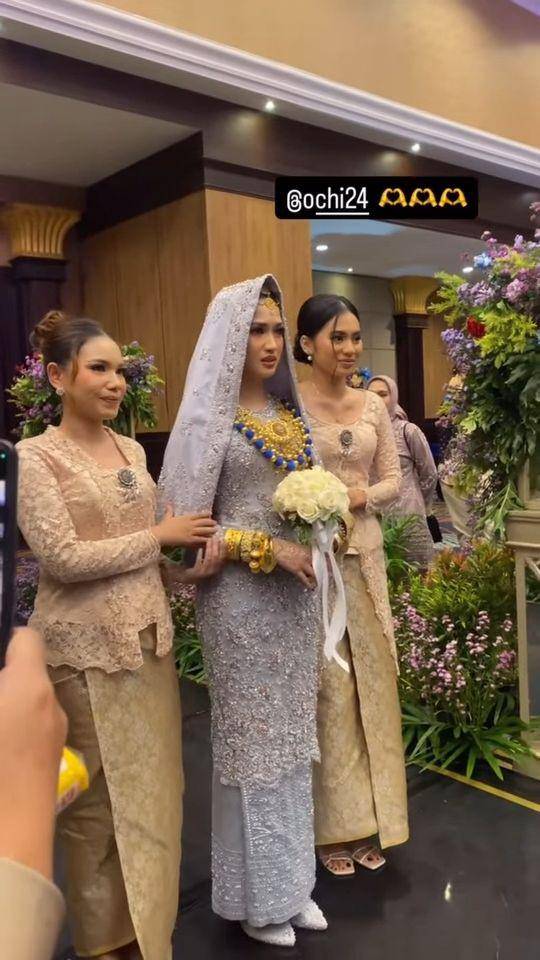 Bridesmaid Ochi Rosdiana (Instagram.com/olgavsrmakeup)
