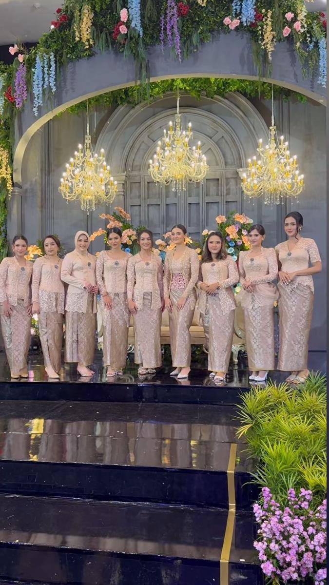 Bridesmaid Ochi Rosdiana (Instagram.com/audimarissa)