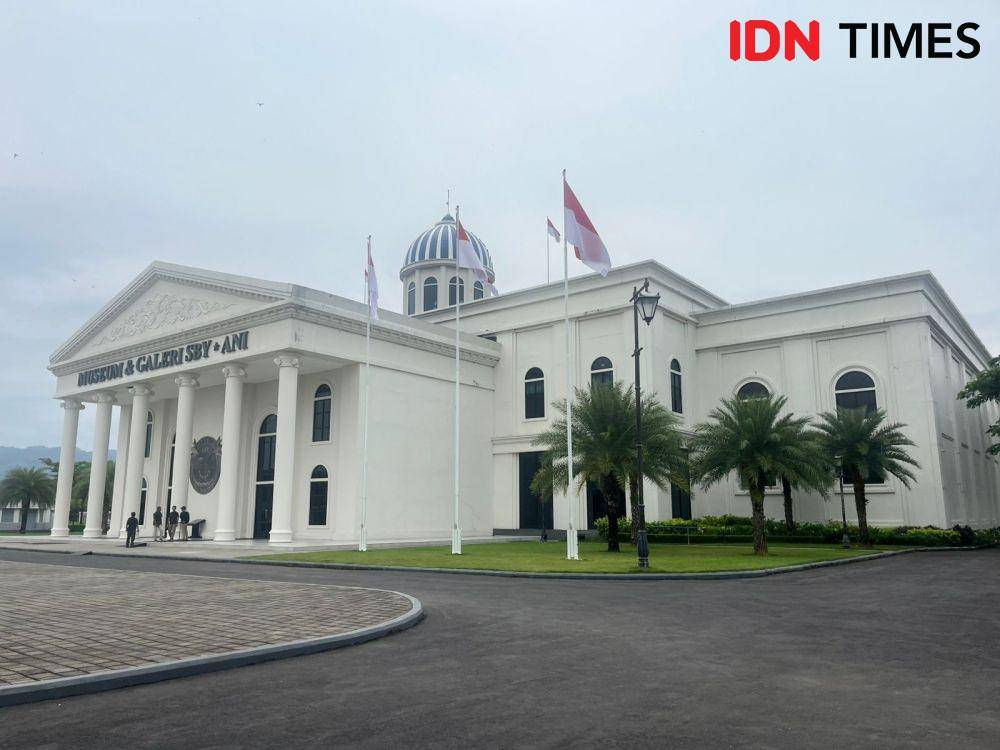 Perjalan Tim Jalan Pulang 2025 dari Pacitan menuju Kepajen, Kabupaten Malang dan sempat mengunjungi Museum dan Galeri SBY*Ani. (IDN Times/Dwi Agustiar)O