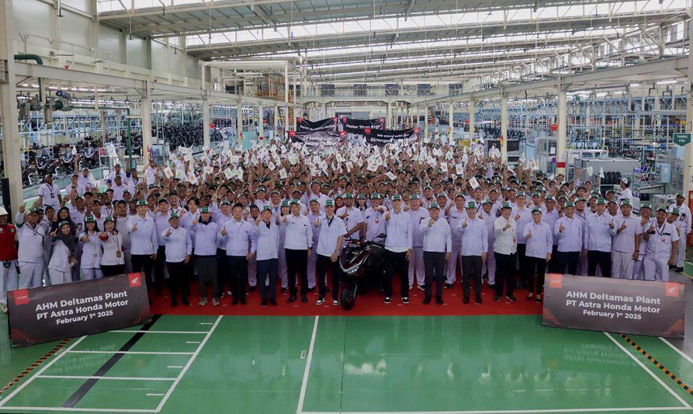 Sebanyak 500 Bikers Honda PCX Bertemu Pembalap MotoGP, Happy Banget