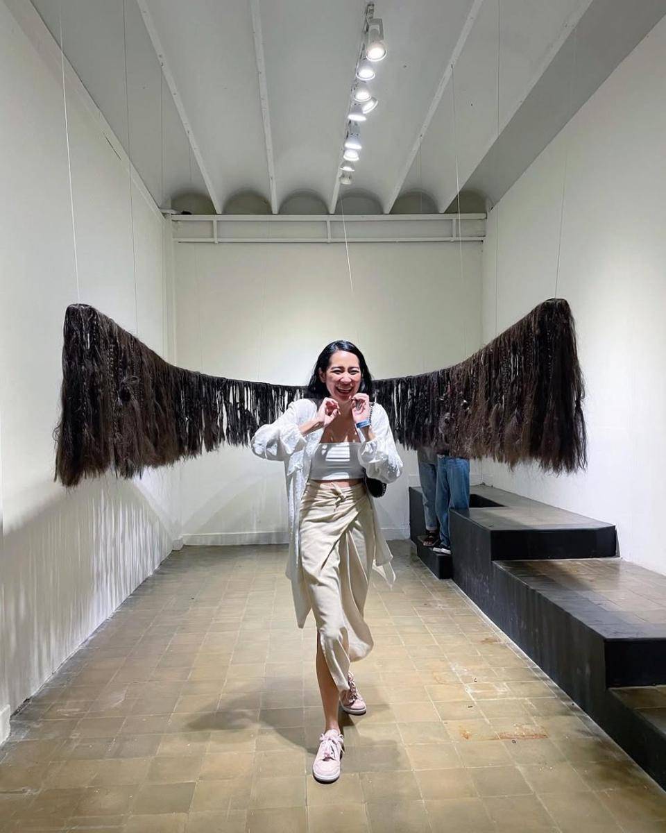 inspirasi gaya busana etnik ala Niken Anjani (instagram.com/nikenanjanii)
