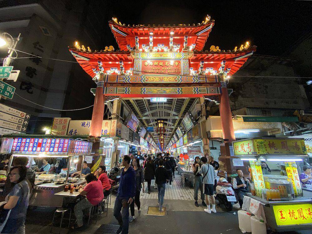 Huaxi Street Night Market (commons.wikimedia.org/Wpcpey)