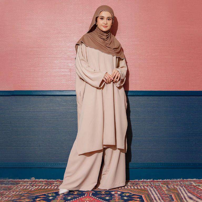Lozy Hijab Hanifa Tunik Set (shopee.co.id/lozy_official)