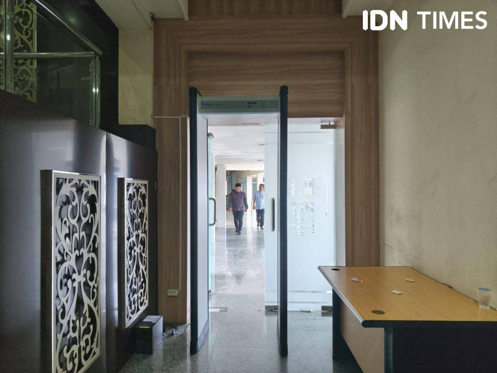 Metal detector yang terpasang di kantor gubernur Sumsel.