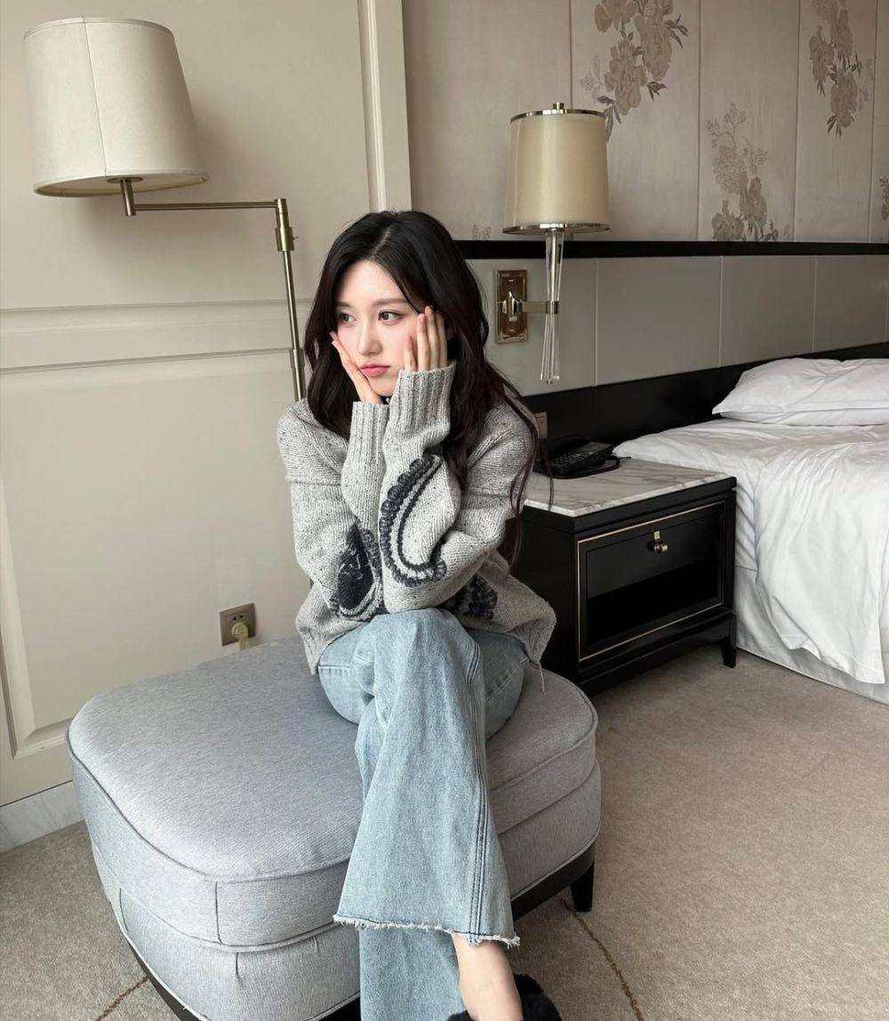 Gaeul IVE (instagram.co/fallingin__fall)