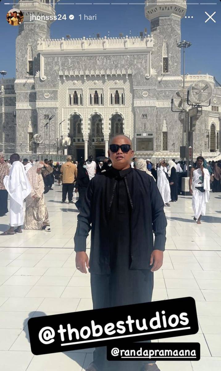 potret umrah Dustin Tiffani (Instagram.com/jhonsss24)