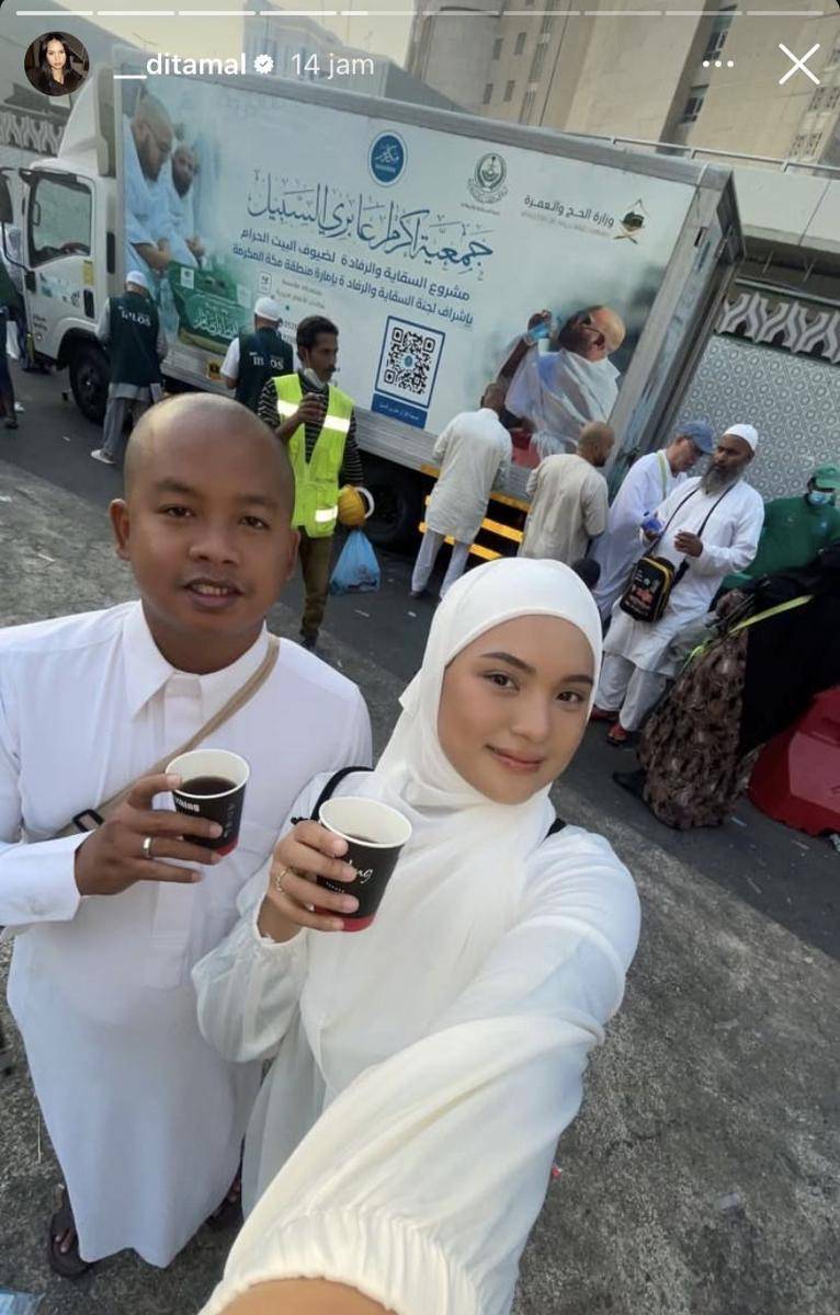 potret umrah Dustin Tiffani (Instagram.com/_ditamal)