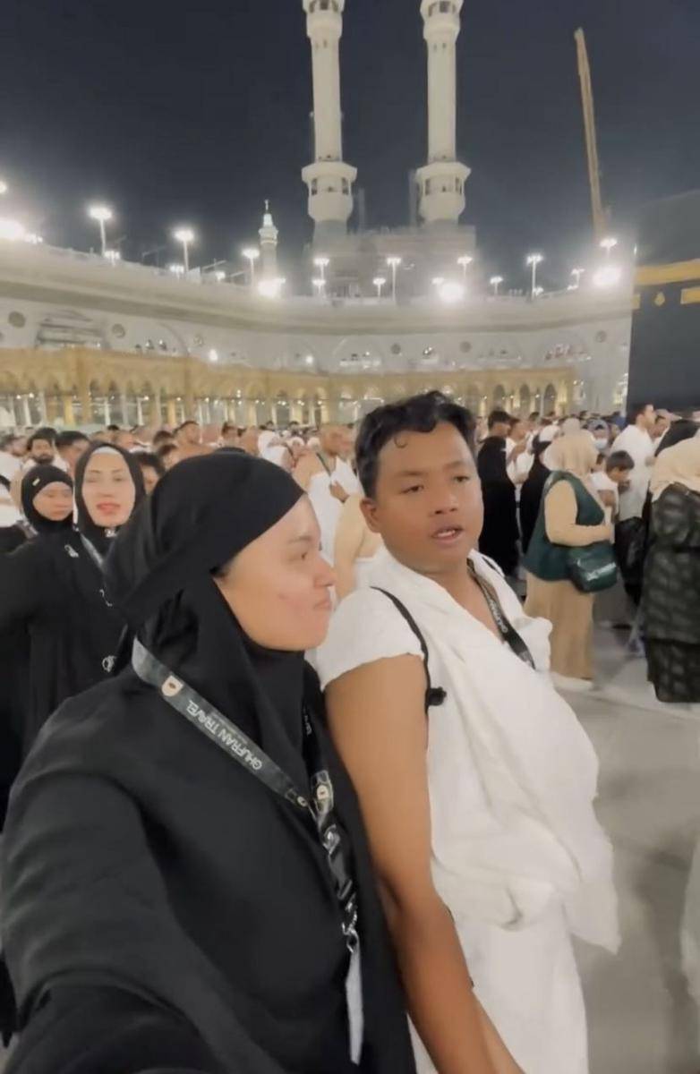 potret umrah Dustin Tiffani (Instagram.com/jhonsss24)