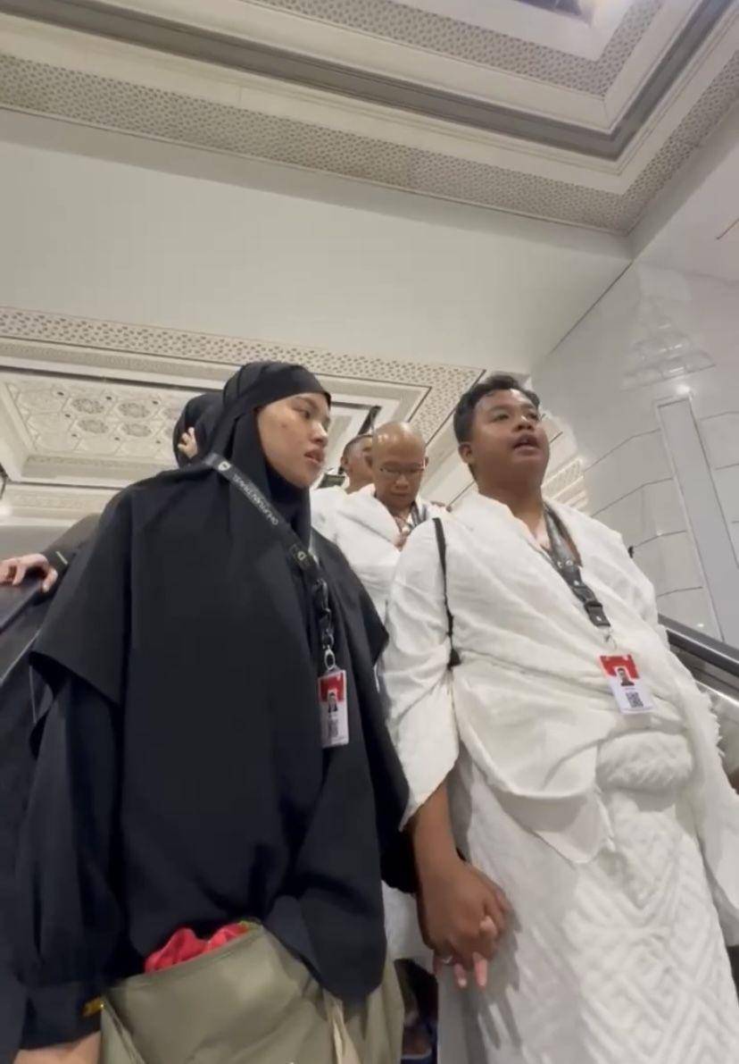 potret umrah Dustin Tiffani (Instagram.com/jhonsss24)