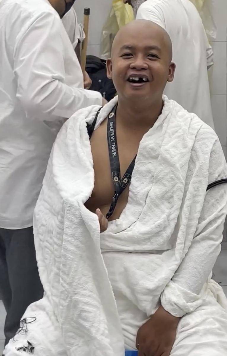 potret umrah Dustin Tiffani (Instagram.com/jhonsss24)
