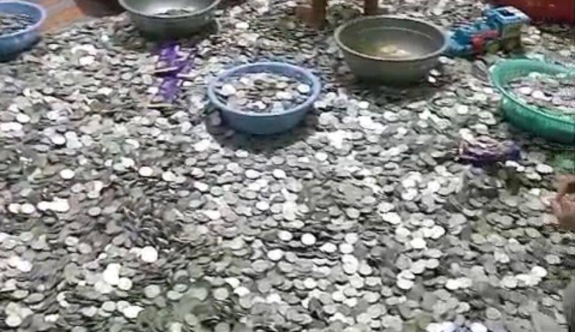 Koin hasil tabungan warga Sukabumi (IDN Times/Istimewa)