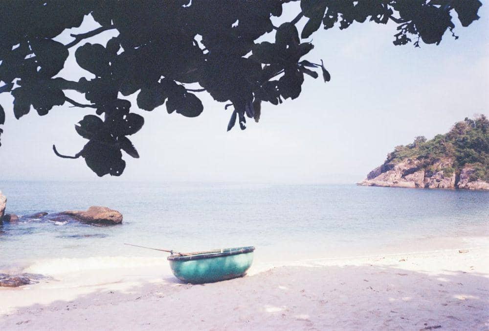 ilustrasi Pulau Cham (unsplash.com/Roman Kosov)