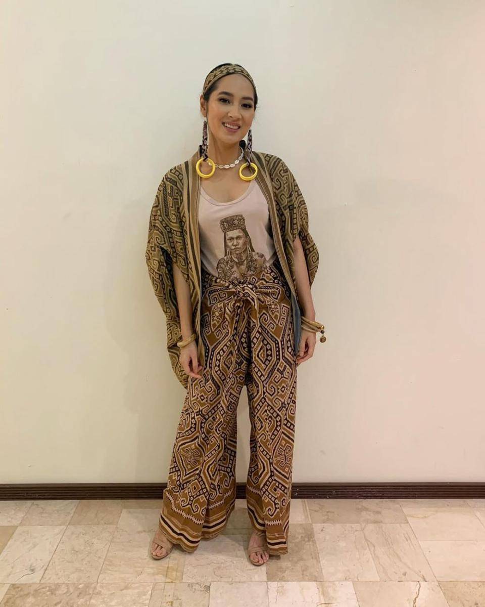 inspirasi gaya busana etnik ala Niken Anjani (instagram.com/nikenanjanii)