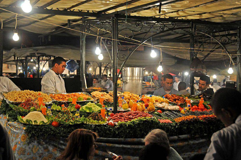 Marrakech Night Market (commons.wikimedia.org/David Broad)