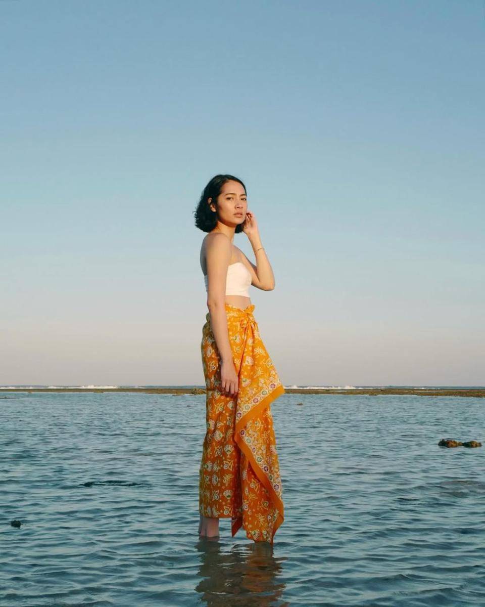 inspirasi gaya busana etnik ala Niken Anjani (instagram.com/nikenanjanii)