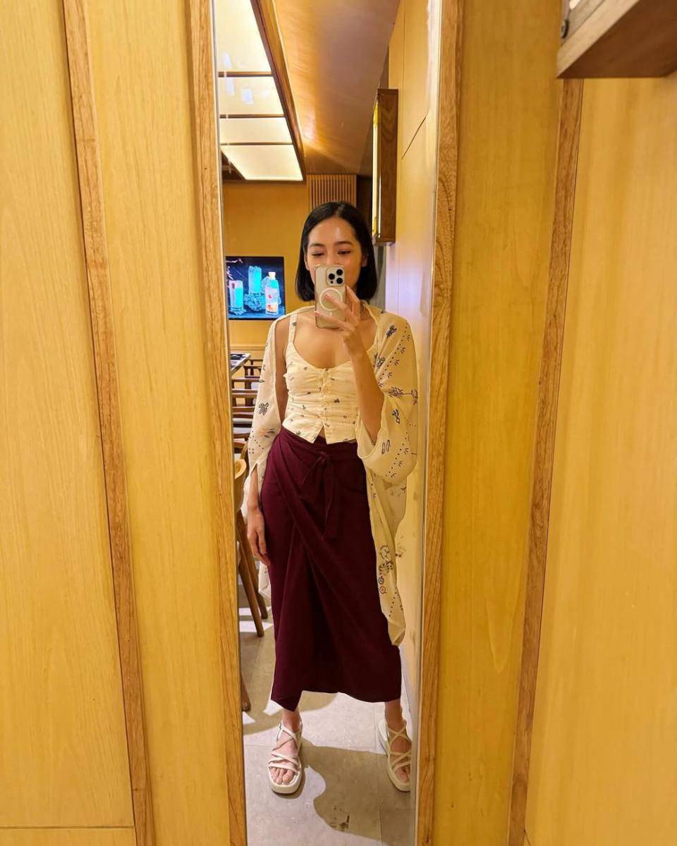 inspirasi gaya busana etnik ala Niken Anjani (instagram.com/nikenanjanii)