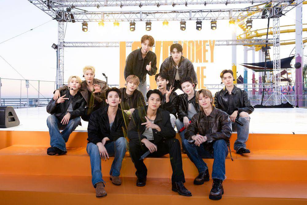 SEVENTEEN (Twitter.com/pledis_17)