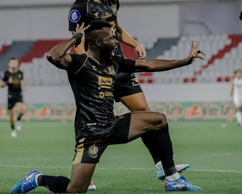Pemain PSIS Semarang, Sudi Abdallah mencetak gol saat melawan Dewa Uniteddi laga pekan ke-21 Liga 1 2024/2025 di Stadion Jatidiri Semarang, Senin (3/2/2025). (Dok. PSIS)