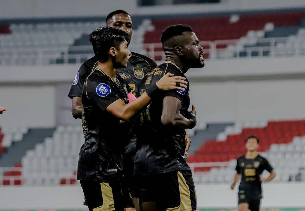 PSIS Semarang melawan Dewa United di laga pekan ke-21 Liga 1 2024/2025 di Stadion Jatidiri Semarang, Senin (3/2/2025) malam. (dok. PSIS)