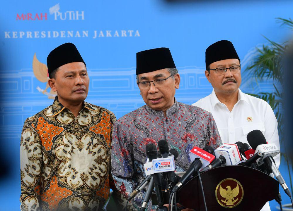 Ketua Umum PBNU, KH. Yahya Cholil Staquf (tengah) (dok. Sekretariat Presiden)