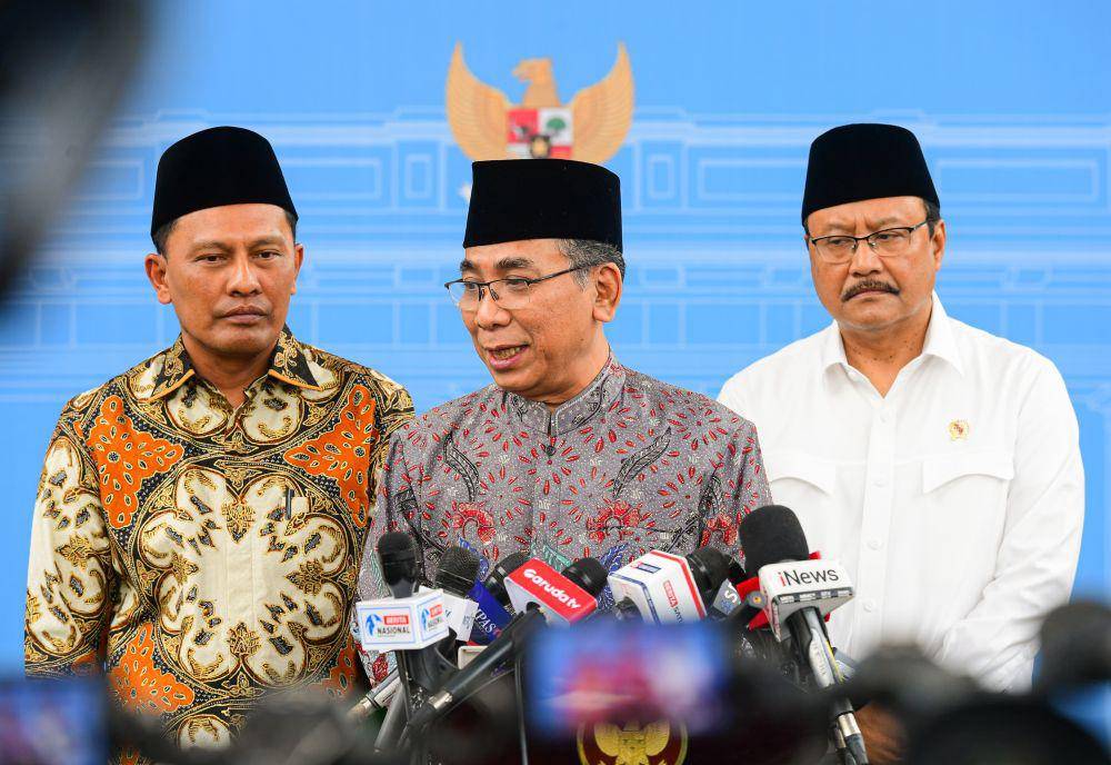 Ketua Umum PBNU, KH. Yahya Cholil Staquf (tengah) (dok. Sekretariat Presiden)